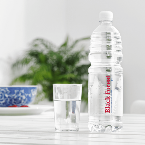 Black Forest still auf Esstisch