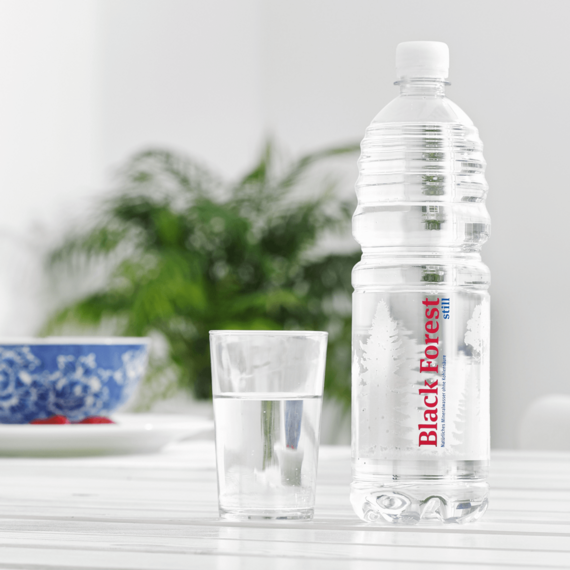 Black Forest still auf Esstisch