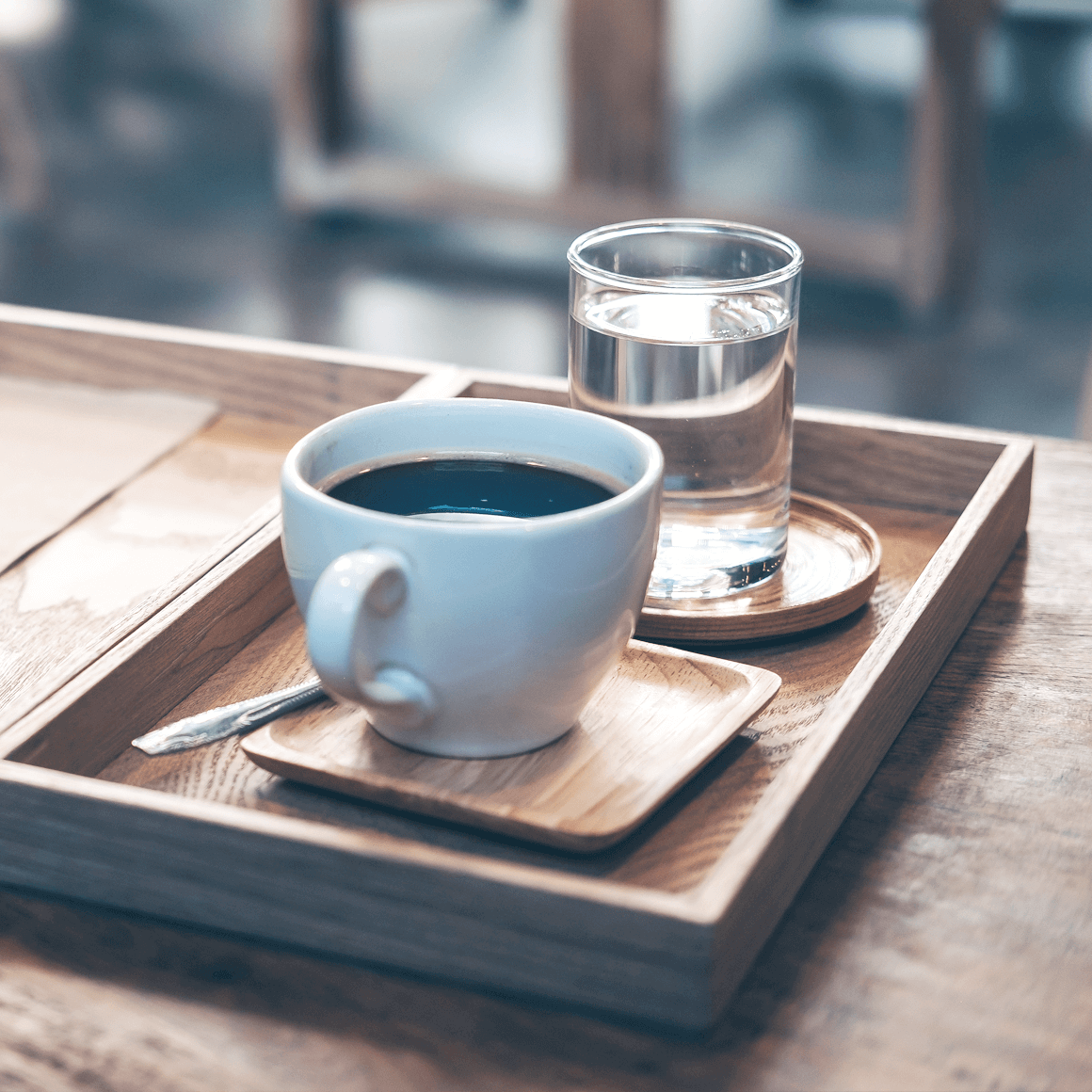 Mineralwasser zum Kaffee