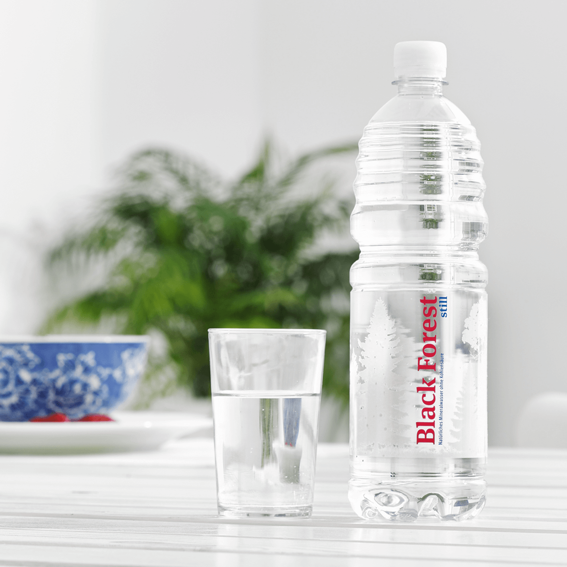 Black Forest still auf Esstisch